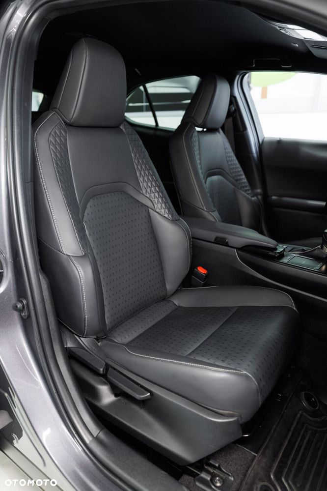 Lexus UX - 22