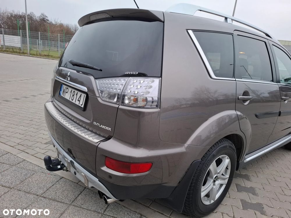 Mitsubishi Outlander 2.0 DID Intense + SE - 12
