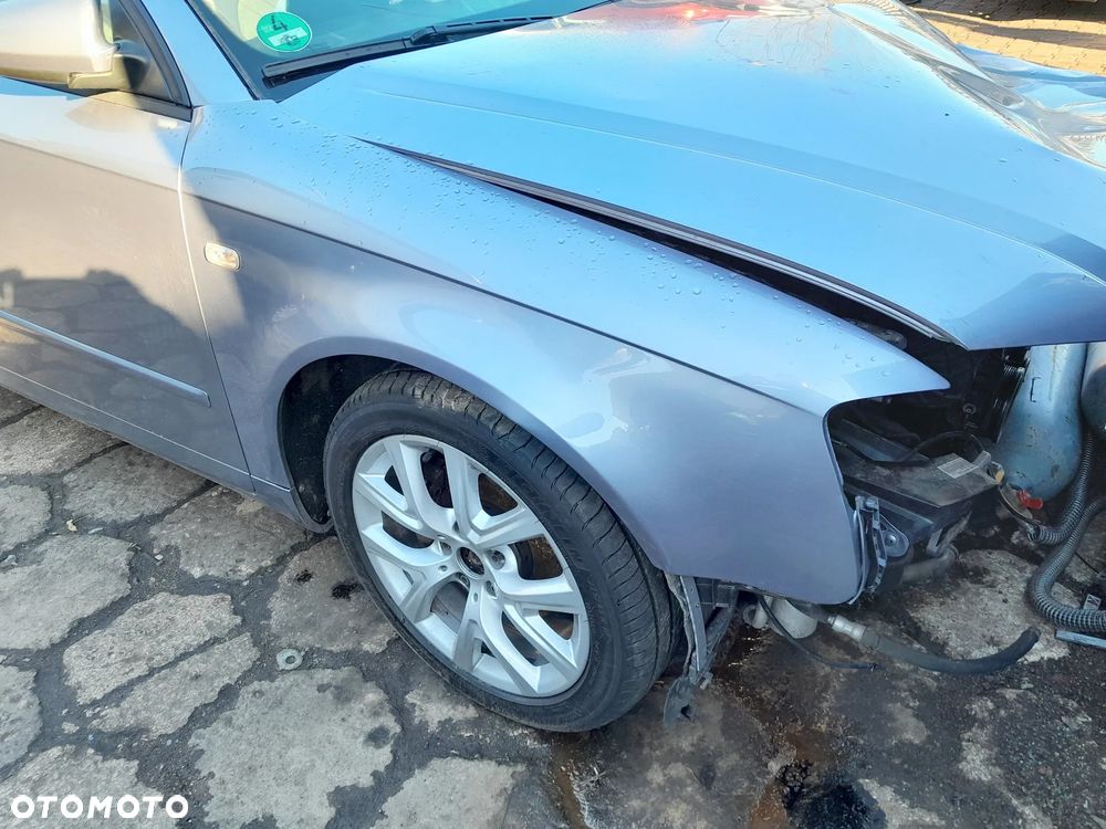 Błotnik przedni prawy AUDI A4 B7 04-07r. LY7H - 3