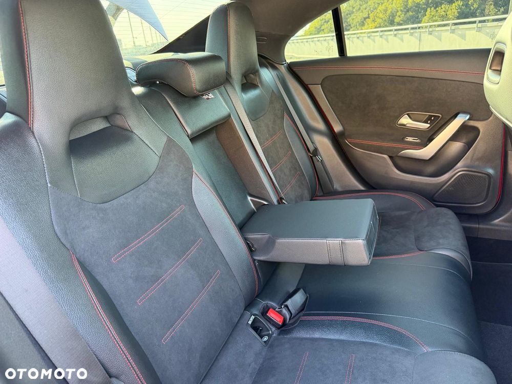 Mercedes-Benz CLA 250 4-Matic 7G-DCT - 10