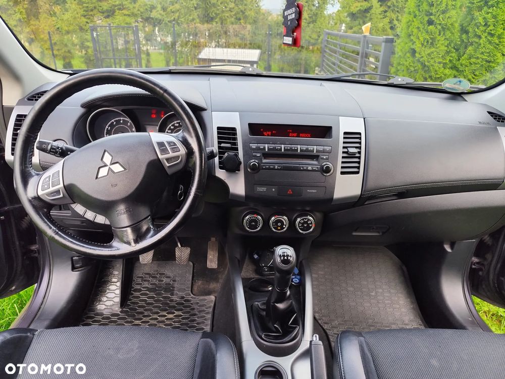 Mitsubishi Outlander 2.0 2WD Invite - 25