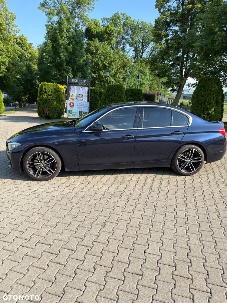 BMW Seria 3 320i xDrive Sport Line - 3