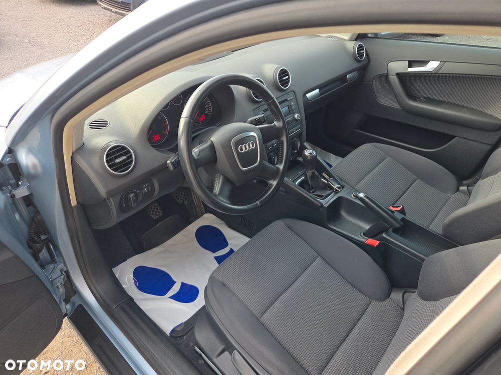 Audi A3 Sportback 1.6 Ambiente - 6