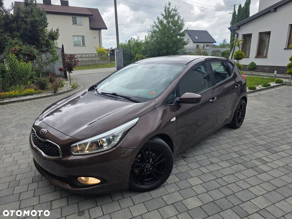Kia Ceed 1.6 GDI Dream-Team Edition - 18