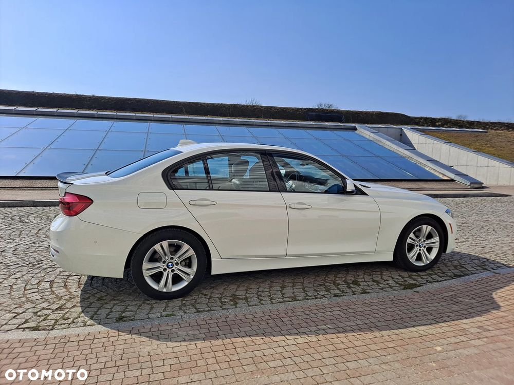 BMW Seria 3 328i xDrive Sport Line - 16