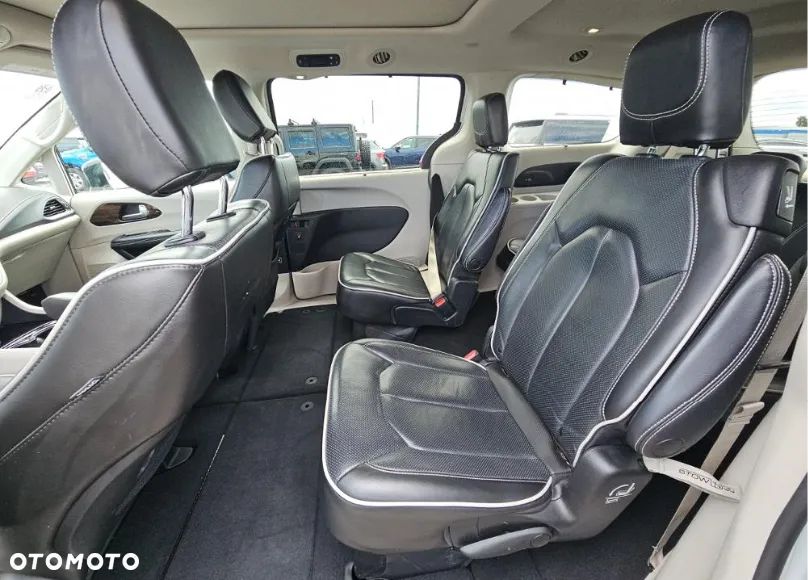 Chrysler Pacifica - 12