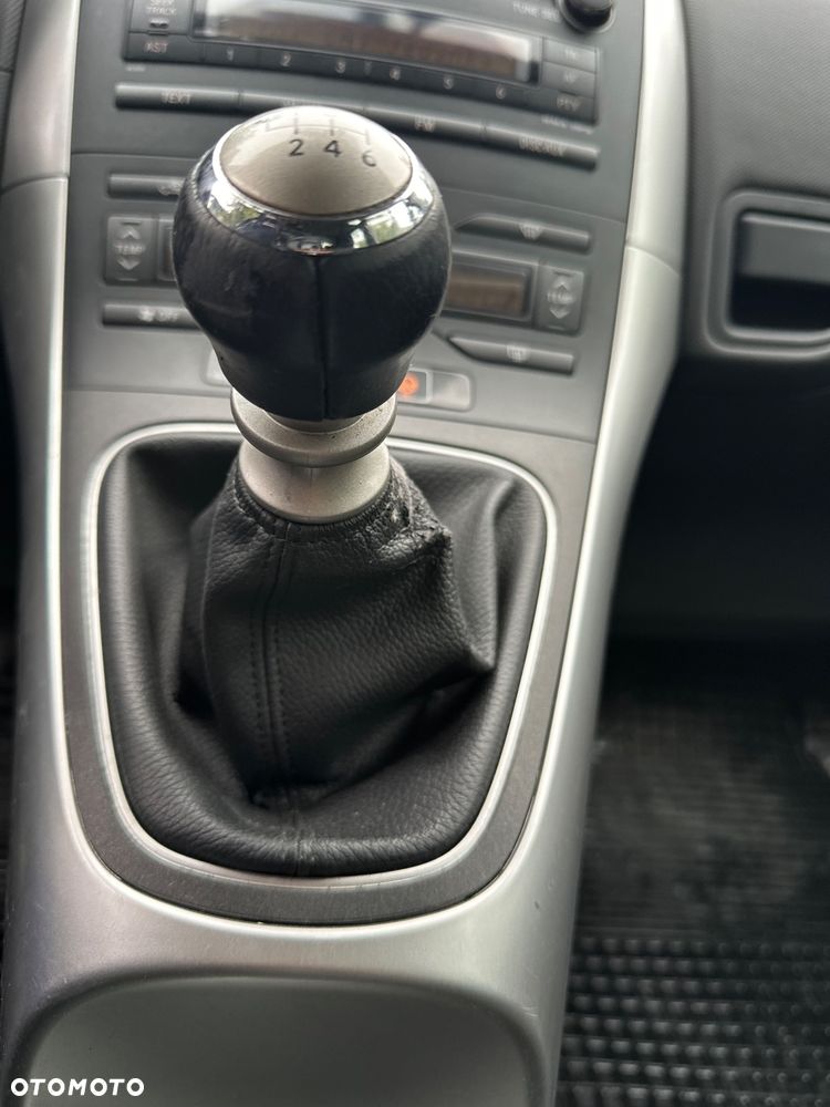 Toyota Auris 1.6 Prestige - 16