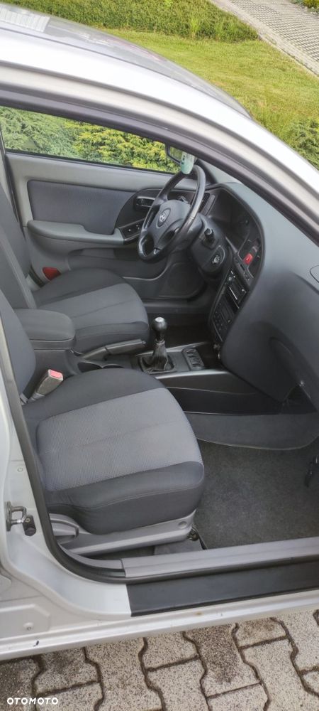 Hyundai Elantra - 5