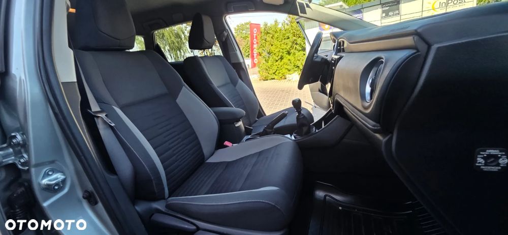 Toyota Auris 1.6 D-4D Design Edition - 37