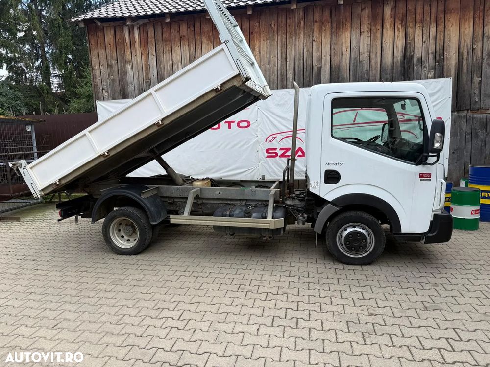 Renault Maxity - 2