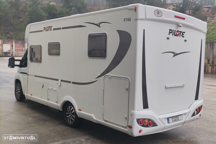 Pilote Essential P746 (Cama central - GPL) - 20