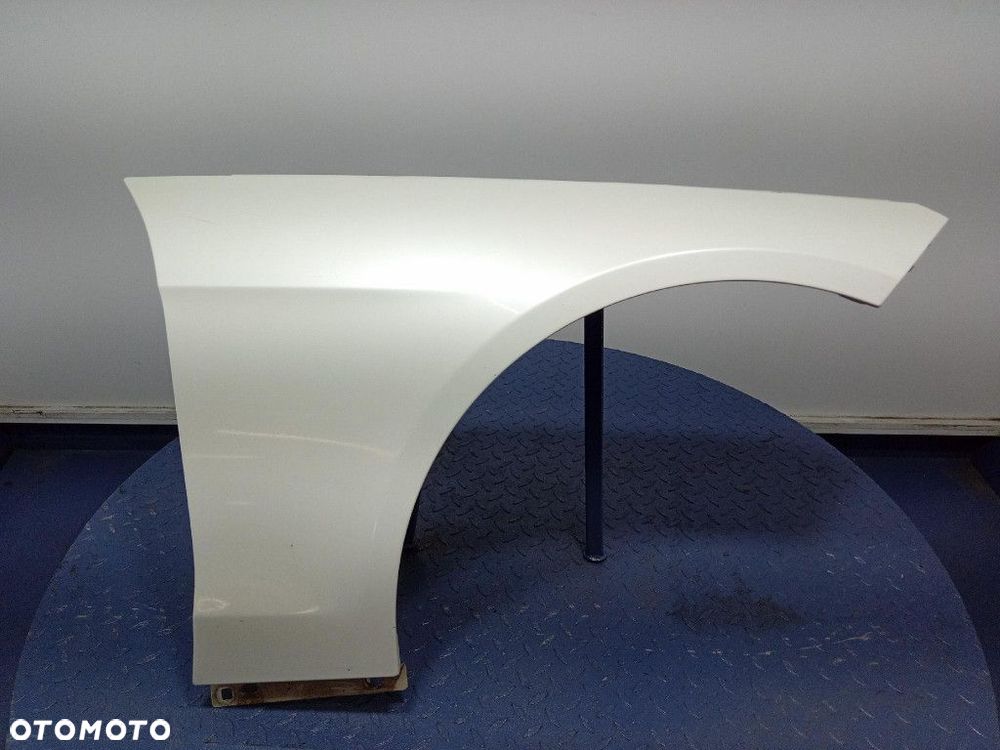 MERCEDES E KLASA W212 LIFT BŁOTNIK PRZÓD PRAWY PRZEDNI 799 - 1