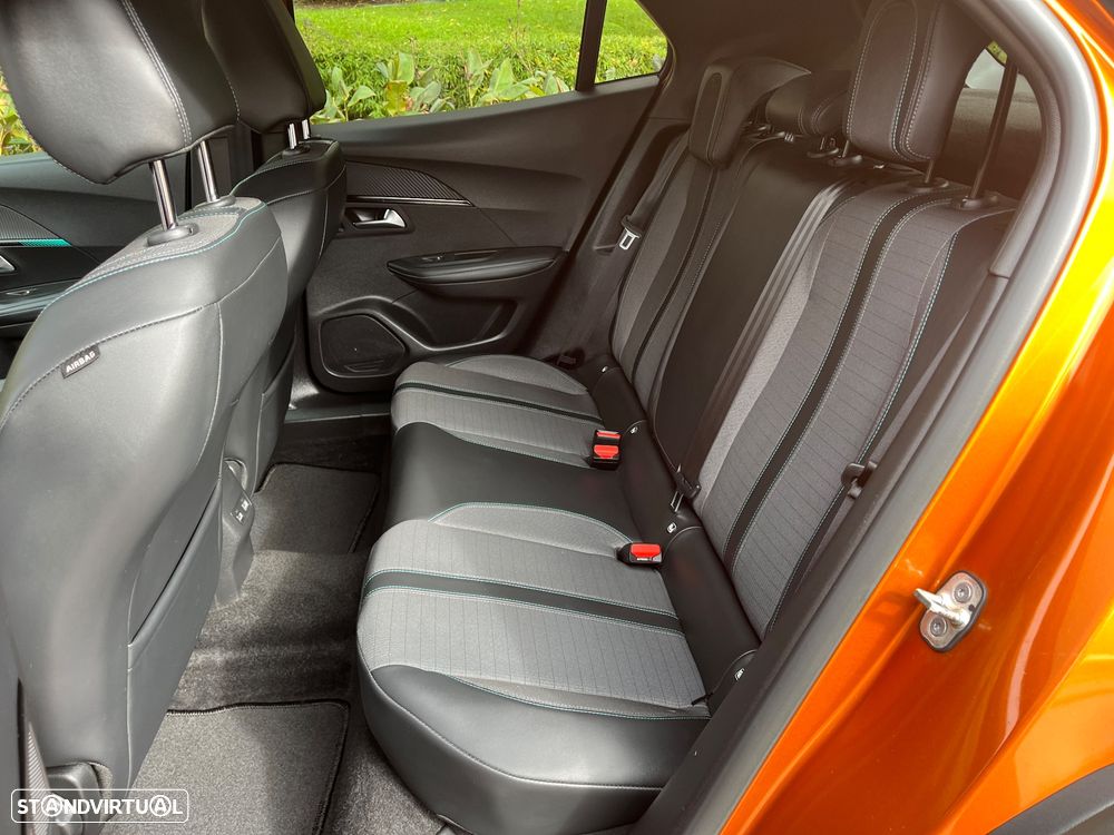 Peugeot 2008 1.2 PureTech Allure EAT8 - 27