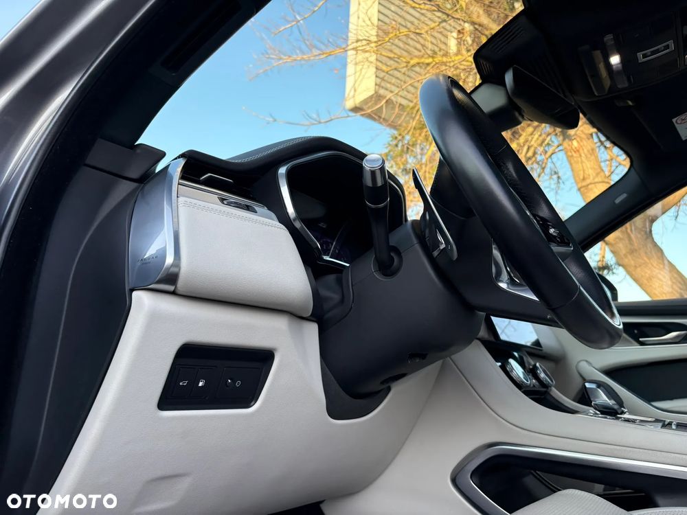 Jaguar F-Pace 2.0 P400e PHEV AWD R-Dynamic SE - 12