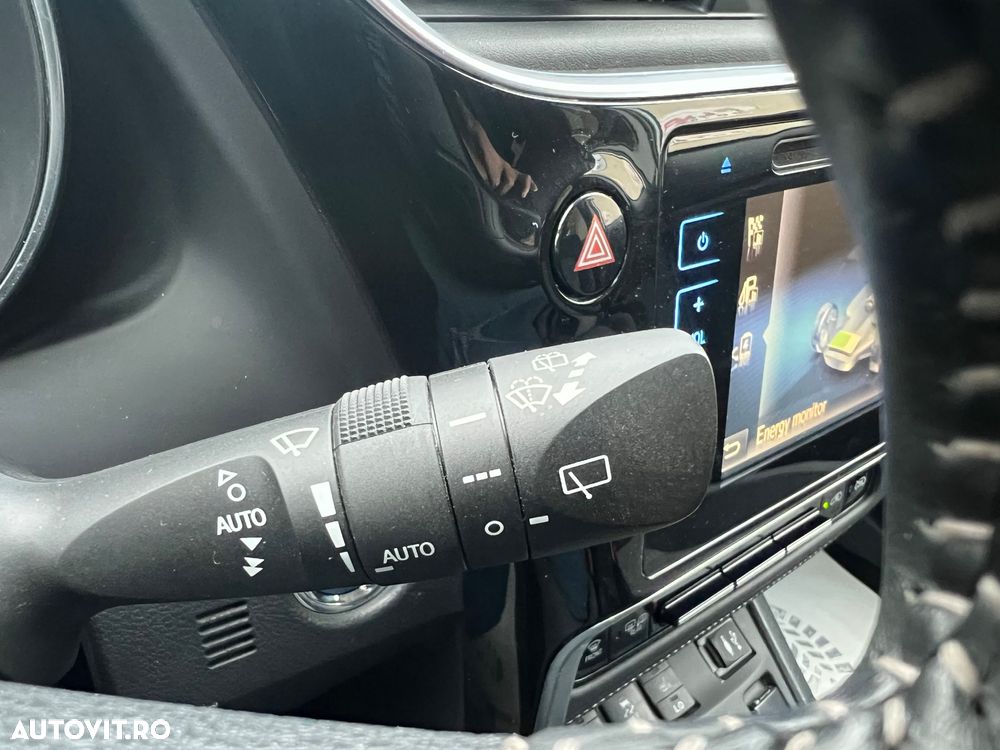 Toyota Auris 1.8 L VVT-i Sol+ - 19