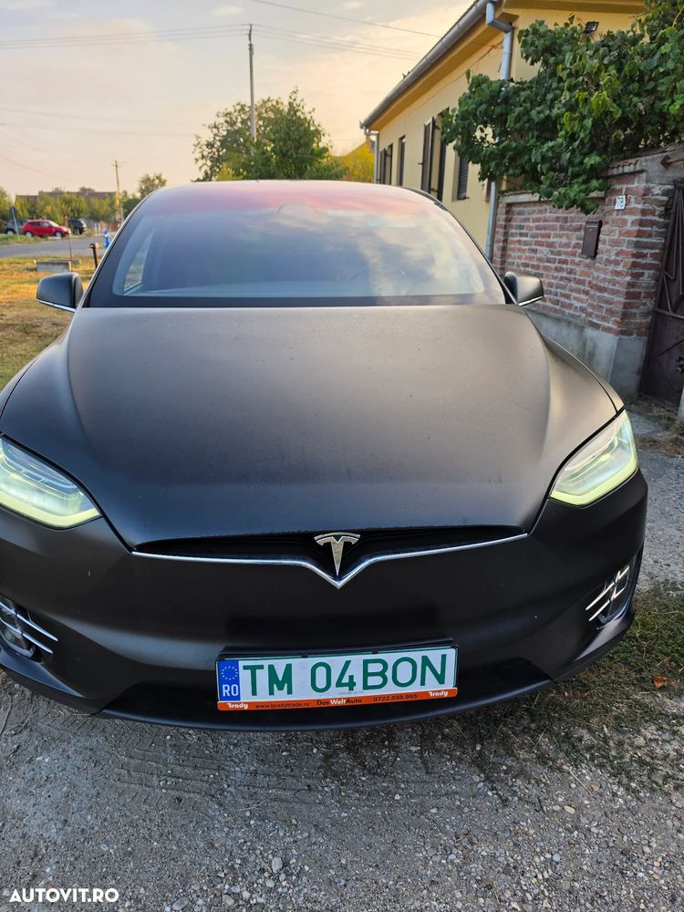 Tesla Model X - 8