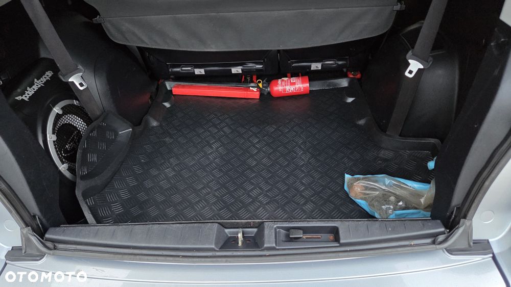 Mitsubishi Outlander - 12