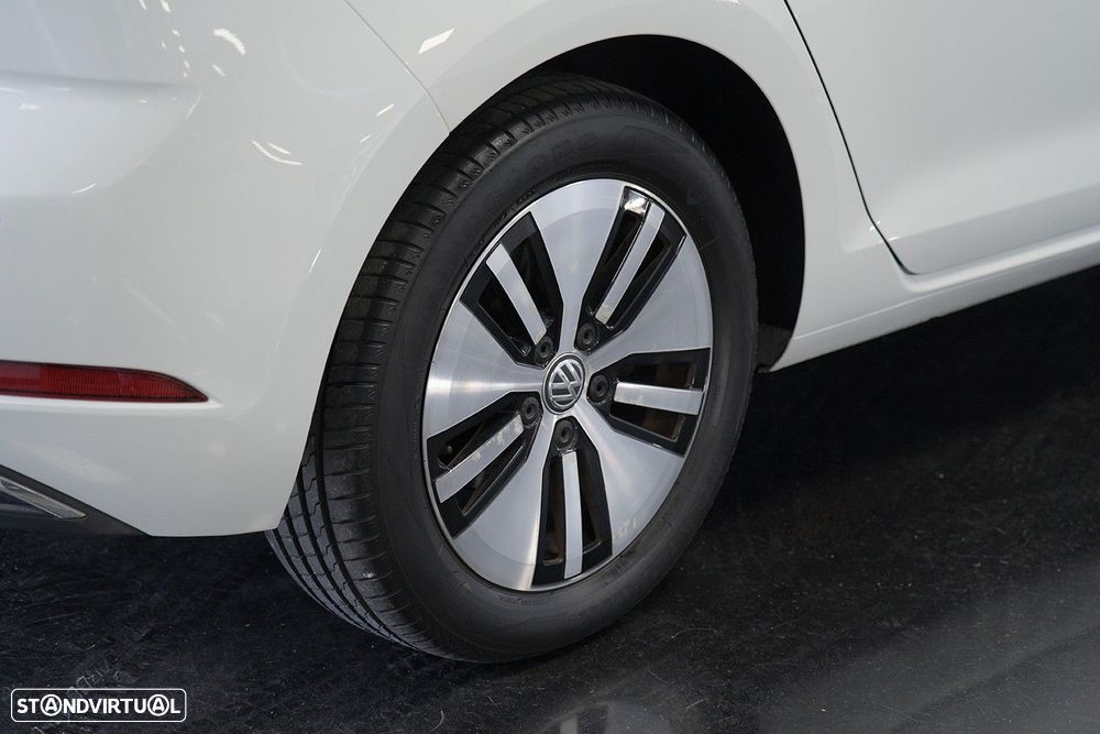 VW e-Golf AC/DC - 10
