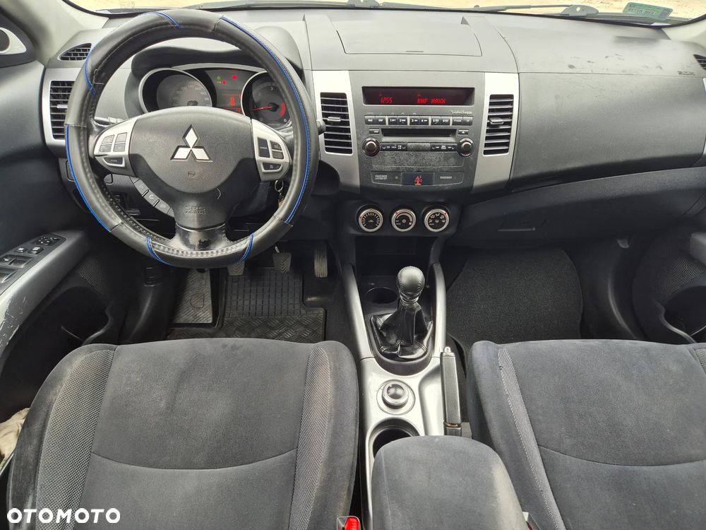 Mitsubishi Outlander 2.0 DI-D 4WD Intense - 27