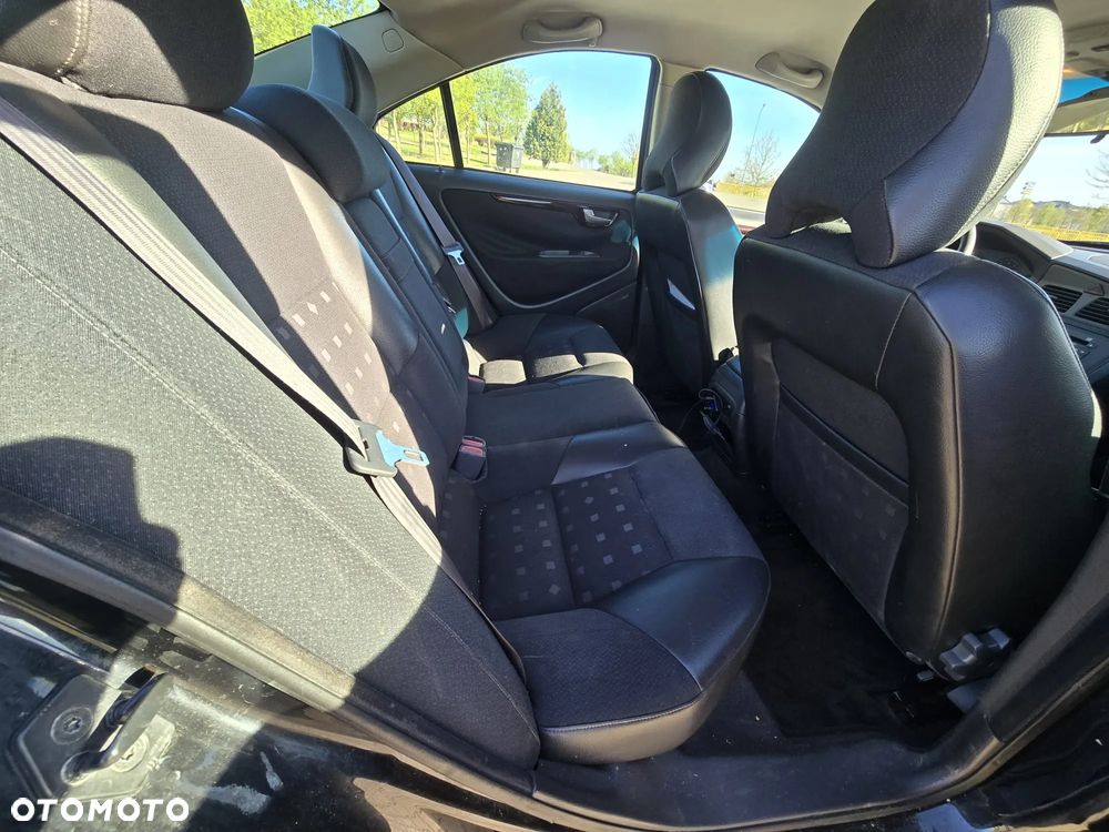 Volvo S60 2.4 - 9