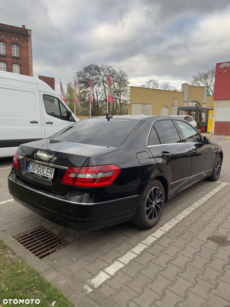 Mercedes-Benz Klasa E 200 CDI DPF BlueEFFICIENCY 7G-TRONIC Elegance - 8