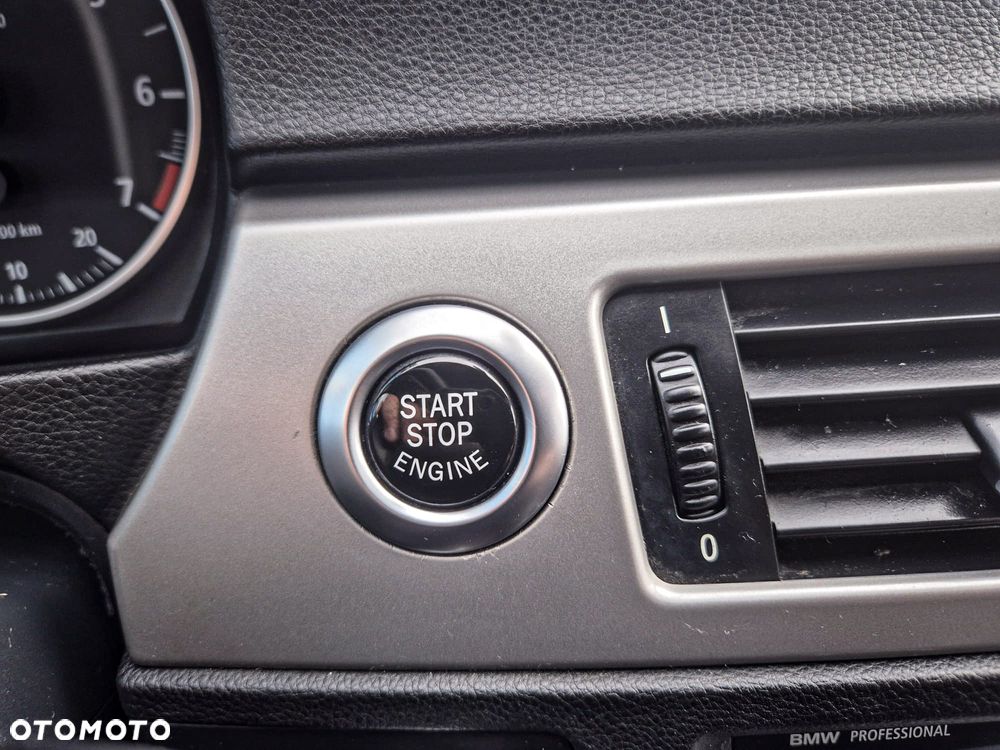 BMW Seria 3 320i - 28