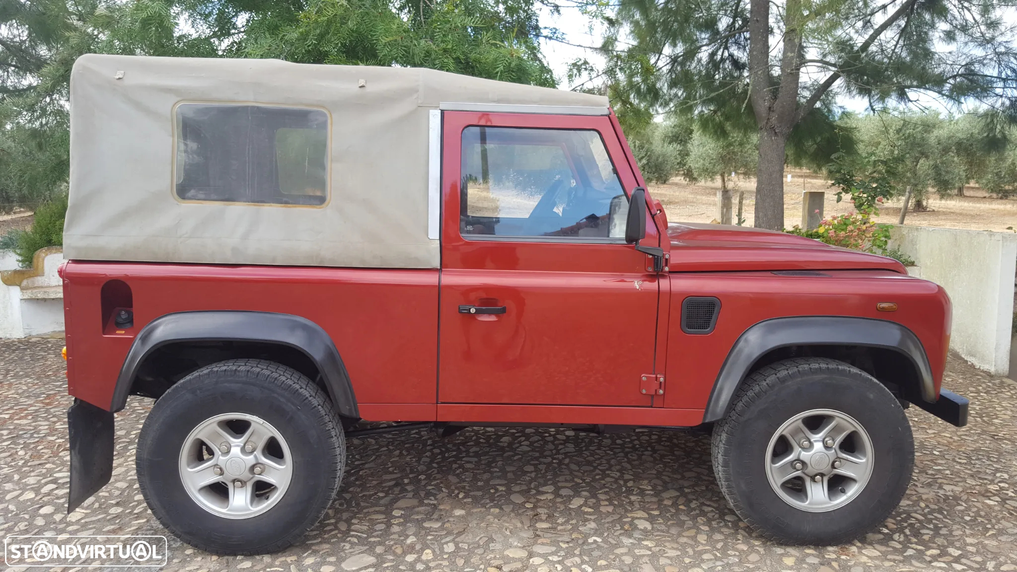 Land Rover Defender 90 SW 2.4 CRD S - 6