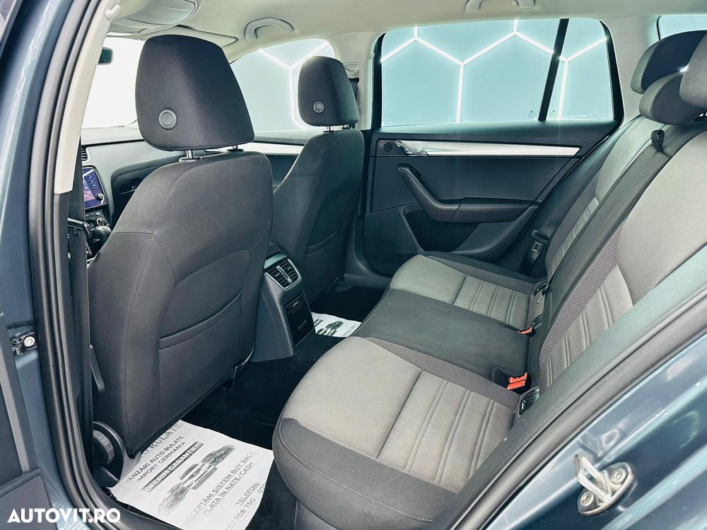 Skoda Octavia Combi 1.6 TDI DSG Premium Edition - 12