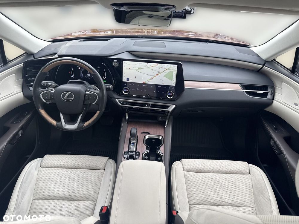 Lexus RX 450h+ Omotenashi - 22