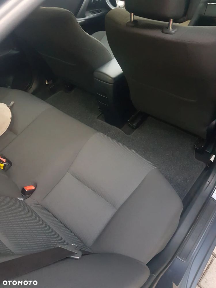 Toyota Avensis 1.8 Luna - 12