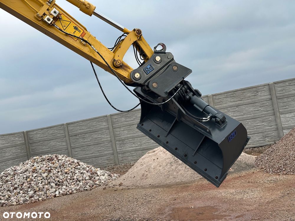 Komatsu /  PW 148-8 / - 11