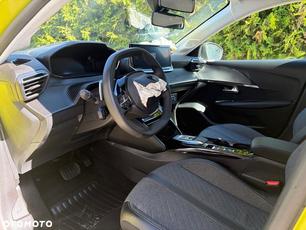 Peugeot 208 - 13
