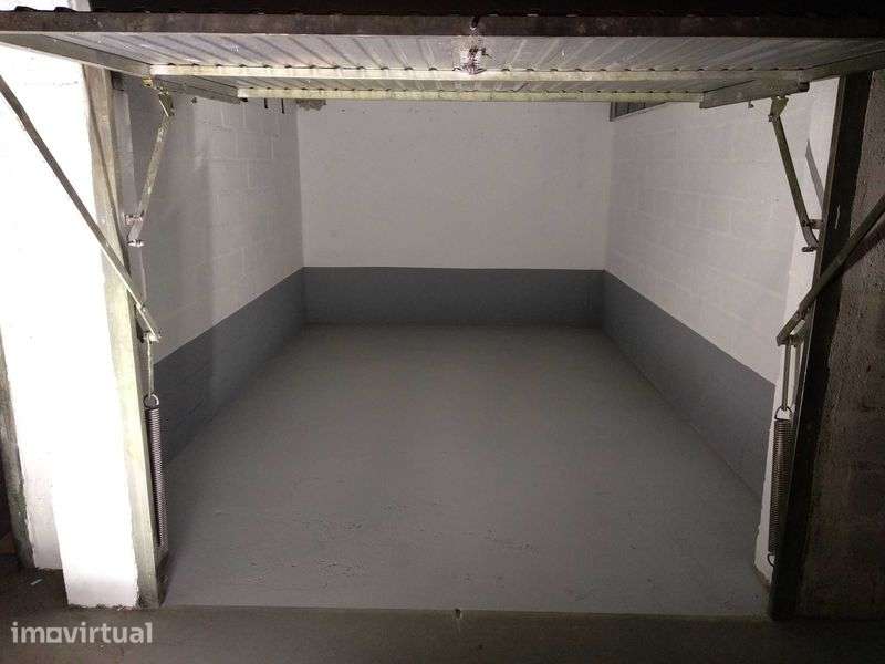 Garagem para arrendamento na cidade da Marinha Grande - Grande imagem: 2/2