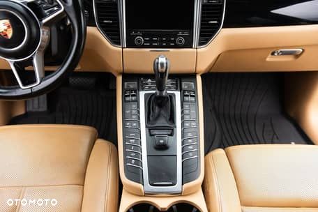 Porsche Macan - 23