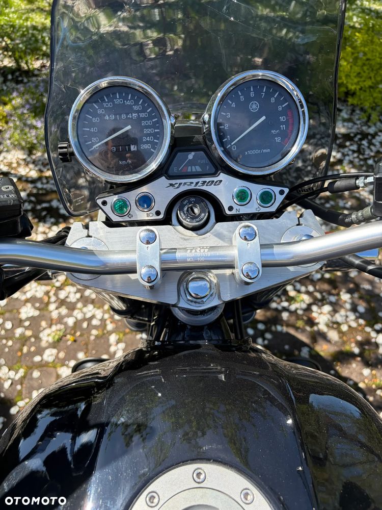 Yamaha XJR - 11
