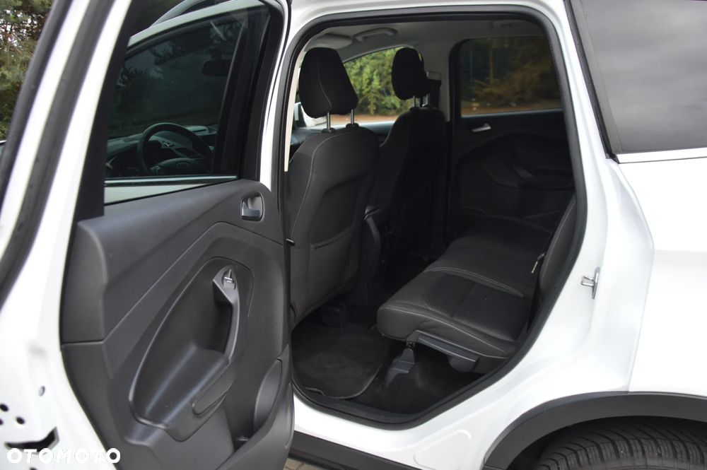Ford Kuga 2.0 TDCi 2x4 Titanium - 18