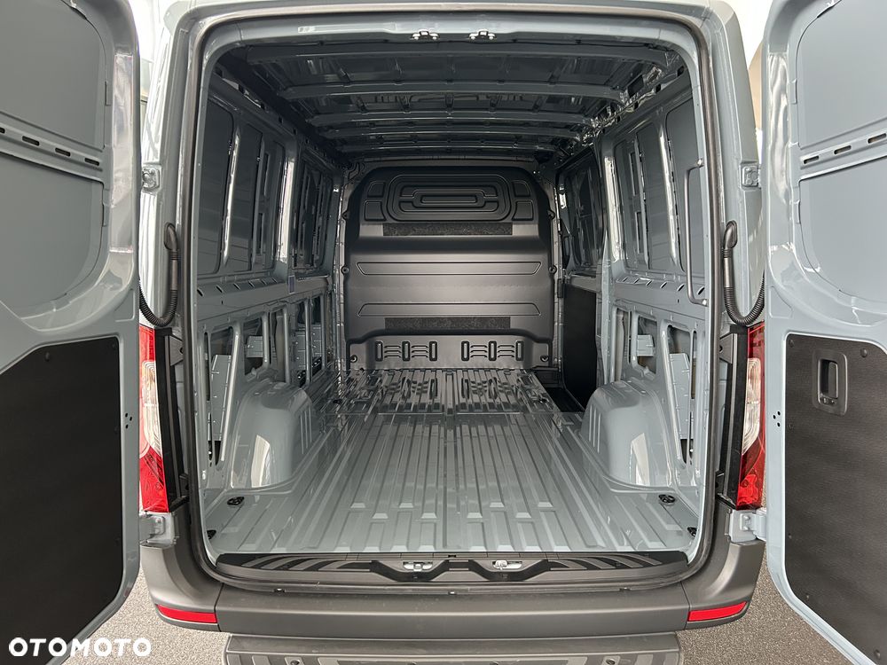 Mercedes-Benz Sprinter - 17