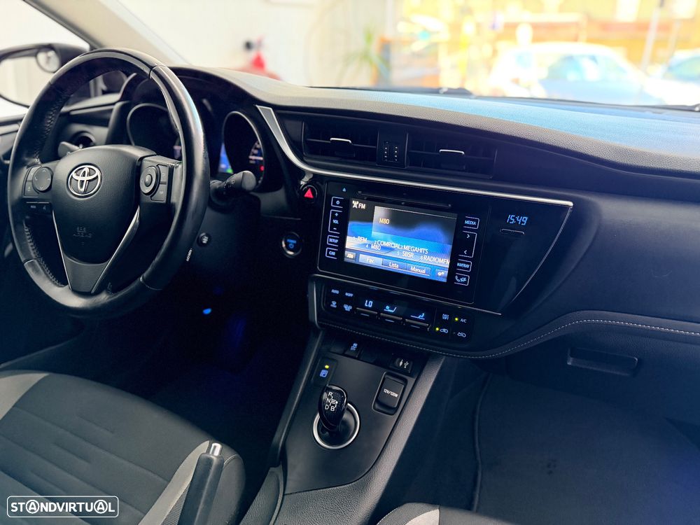 Toyota Auris 1.8 HSD Comfort +P.Sport+Navi - 36
