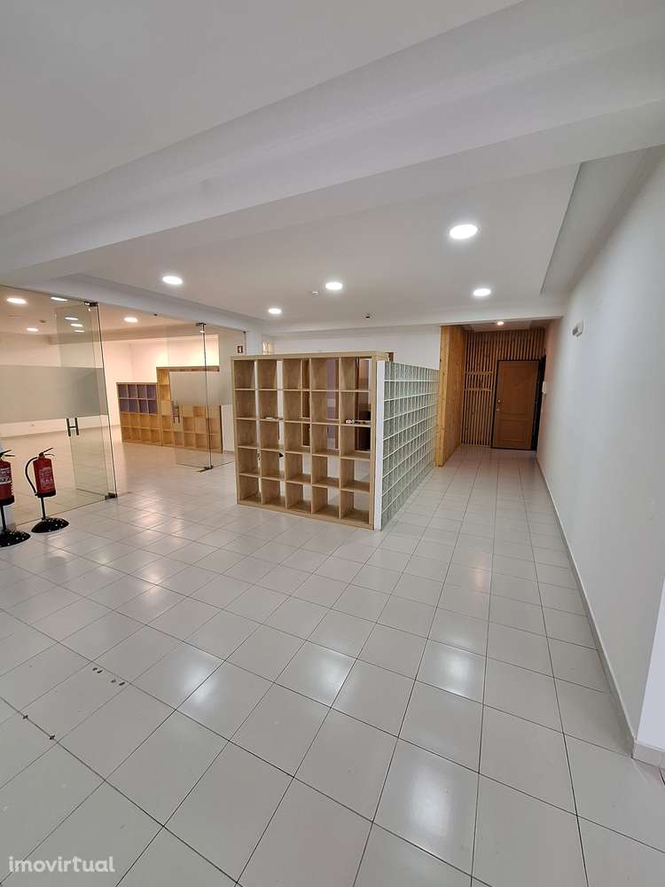 Atelier com afetação Serviços com 227m2 - Grande imagem: 3/13