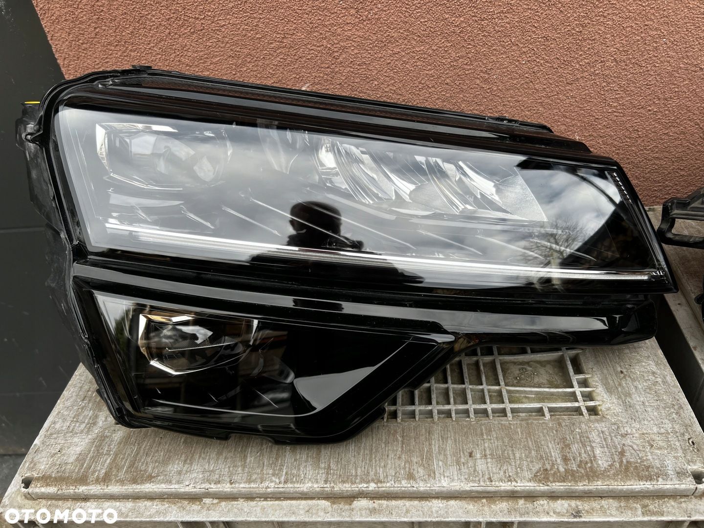 Lampa przednia SKODA KAROQ FULL LED PRAWA EUROPA ORYGINALNE VARROC - 1