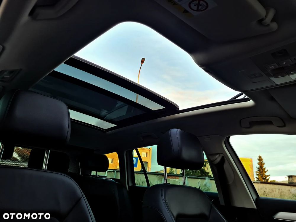 Volkswagen Passat Variant 2.0 TDI SCR DSG BlueMotion Highline - 38
