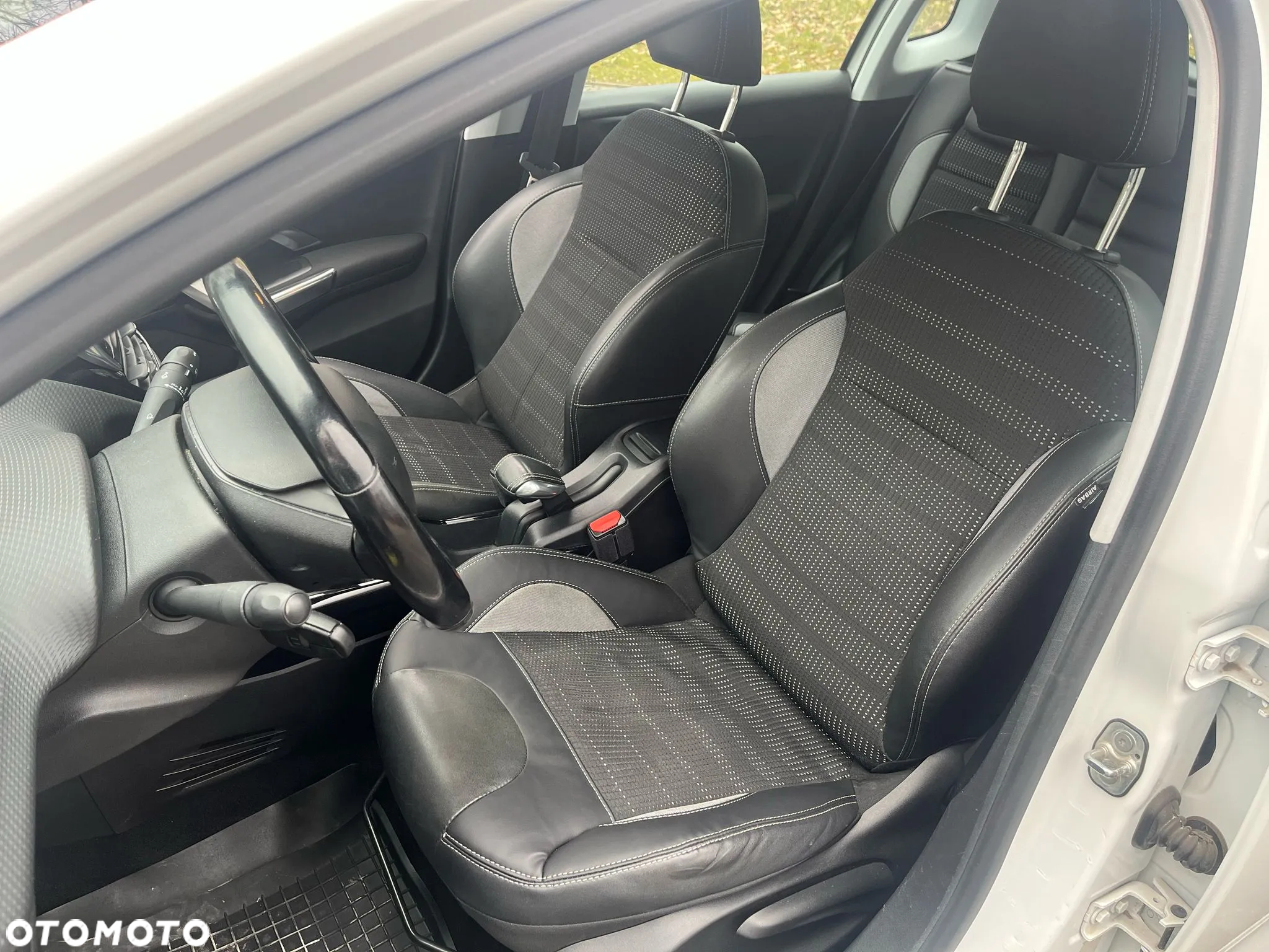 Peugeot 2008 1.2 Pure Tech Style EU6 - 10