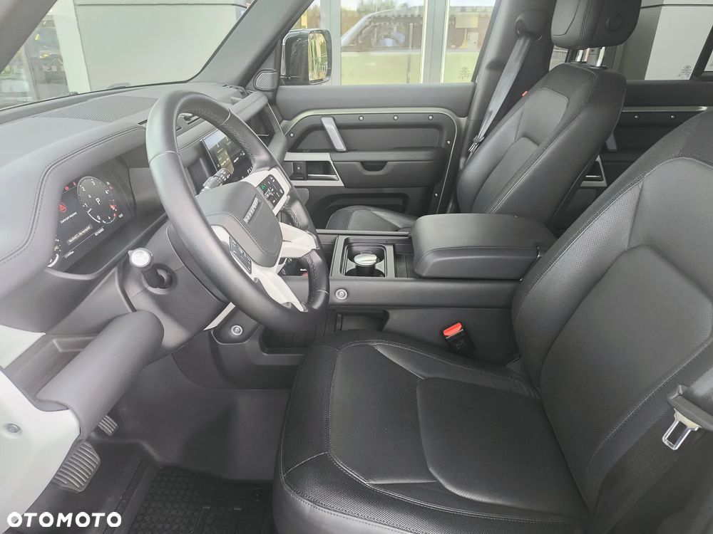 Land Rover Defender - 17