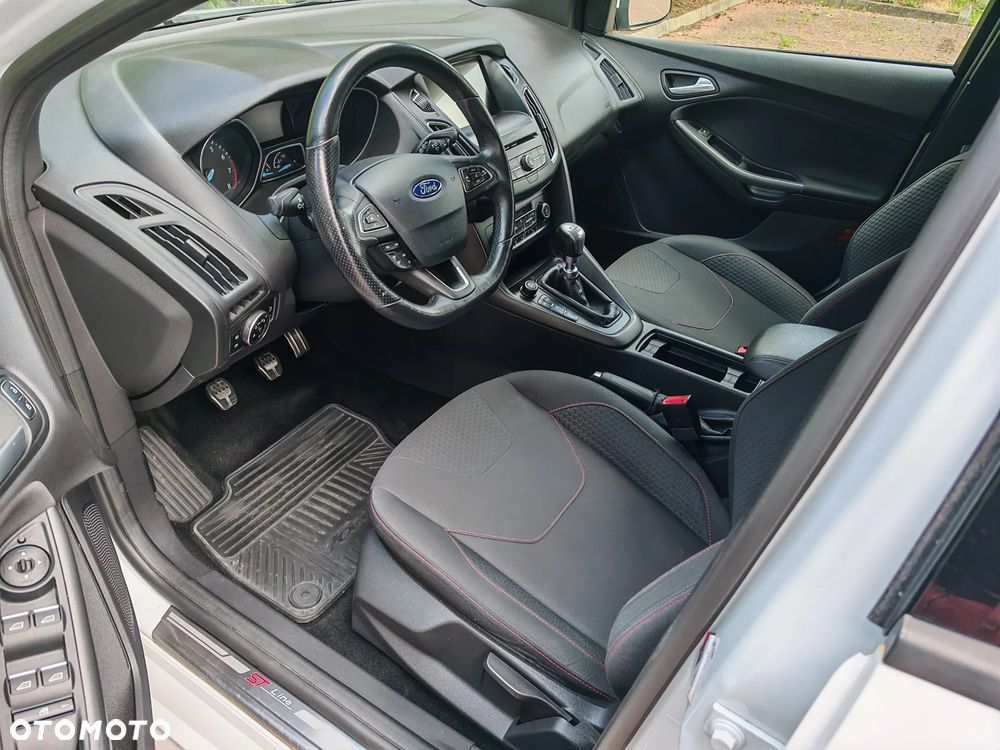 Ford Focus 1.5 EcoBoost ST-Line - 17