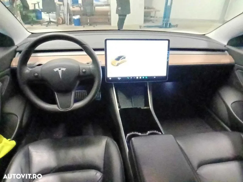 Tesla Model 3 - 2