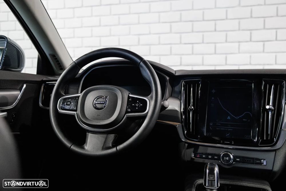 Volvo S90 2.0 T8 Momentum Plus AWD Geartronic - 17