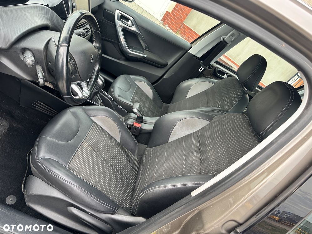 Peugeot 2008 BlueHDi 100 STOP & START Allure - 29