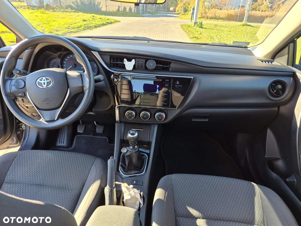 Toyota Corolla 1.6 Classic Plus - 13