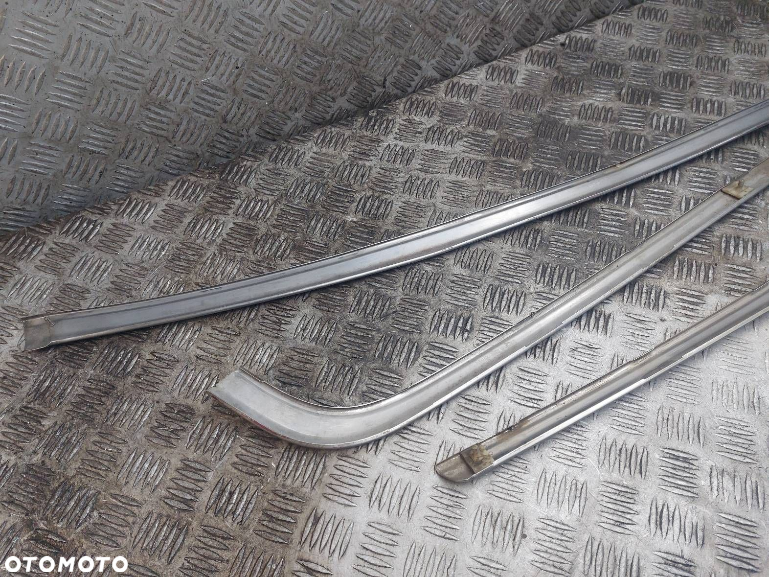 LISTWA OZDOBNA ZDERZAKA TYŁ CHROM AUDI 80 B3 SEDAN - 9