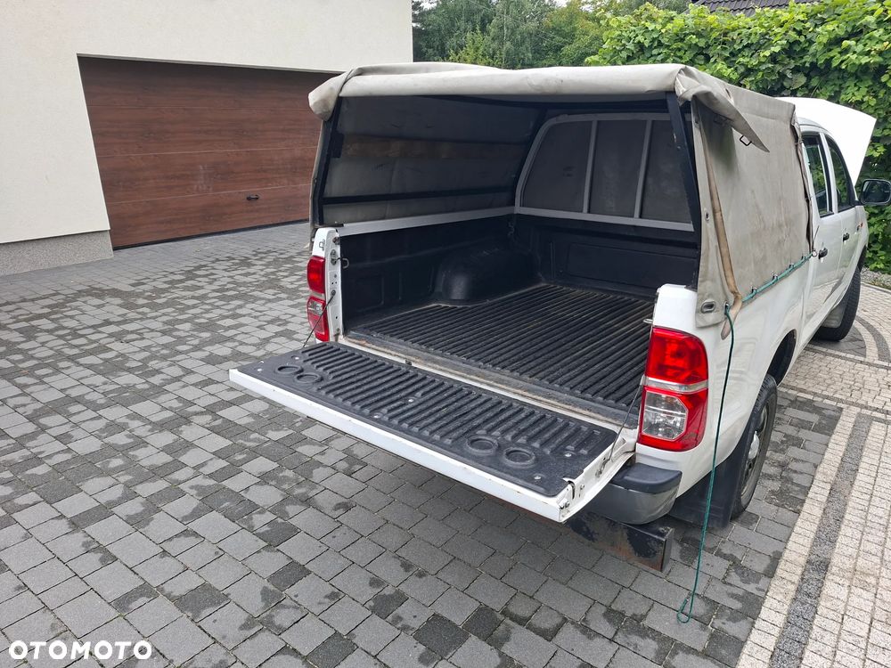 Toyota Hilux 2.5 D-4D DLX - 17